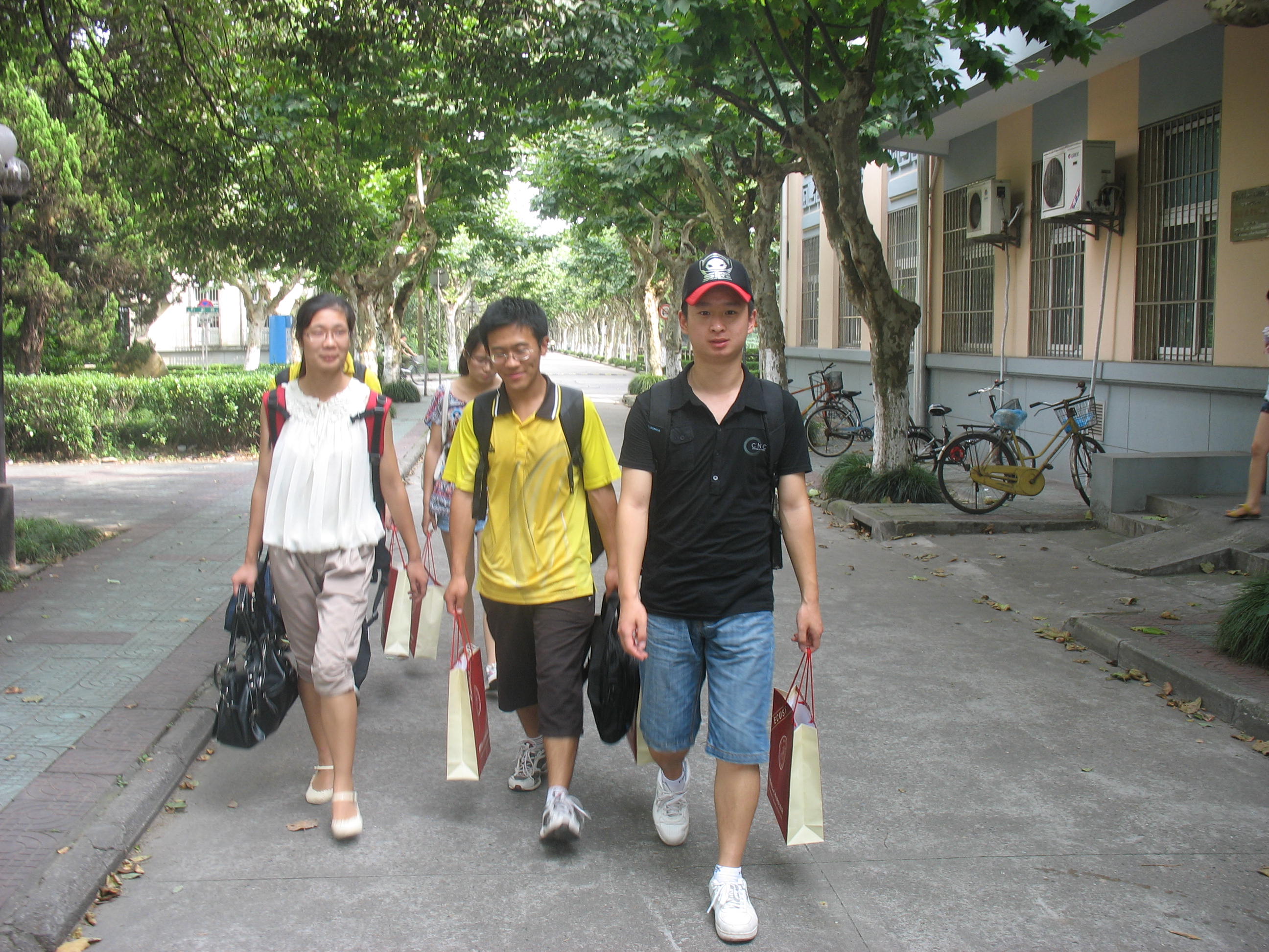 员工初踏华理校园