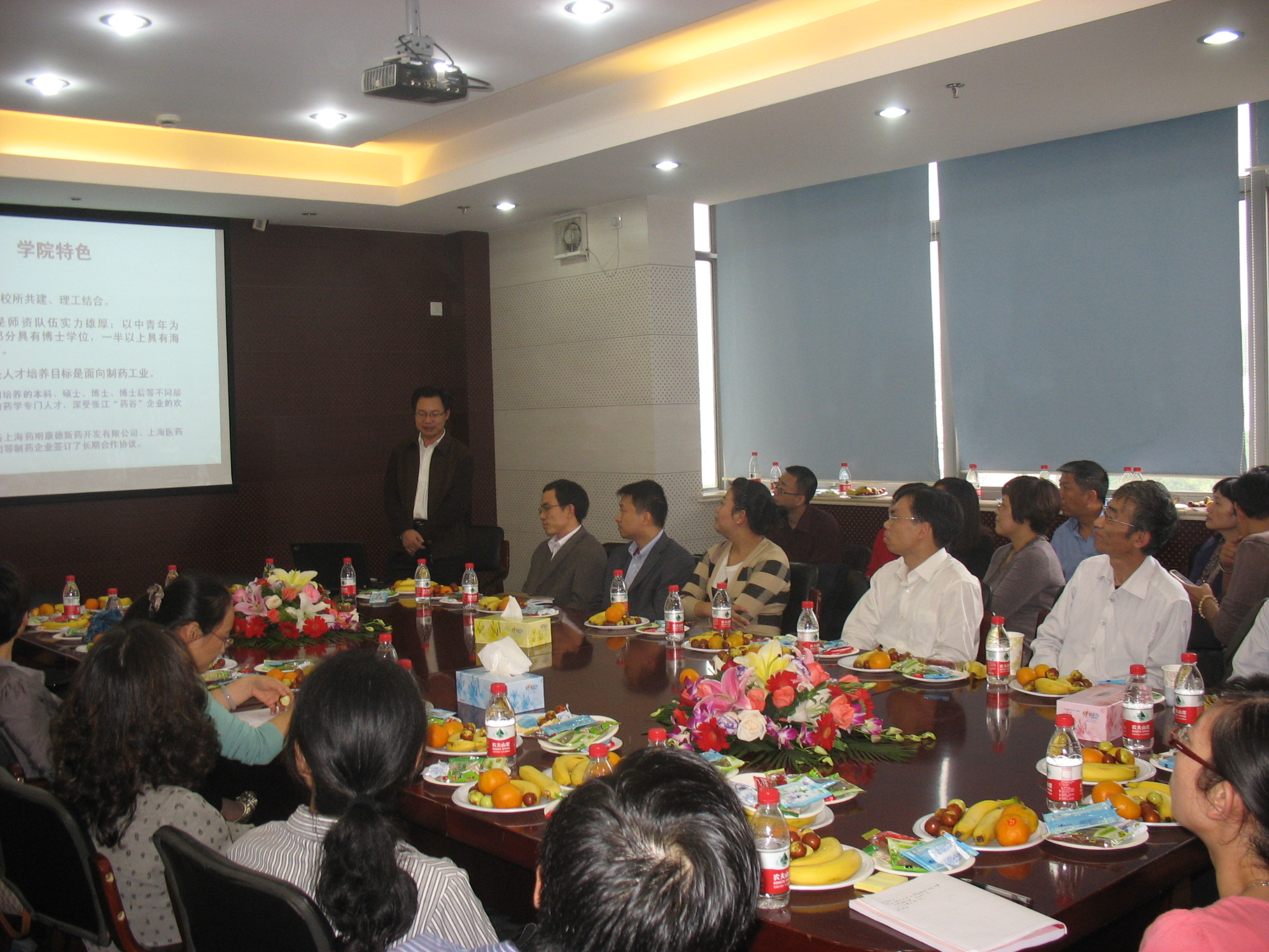 唐赟副经理介绍公司情况