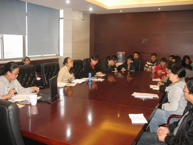 与员工党支部书记座谈